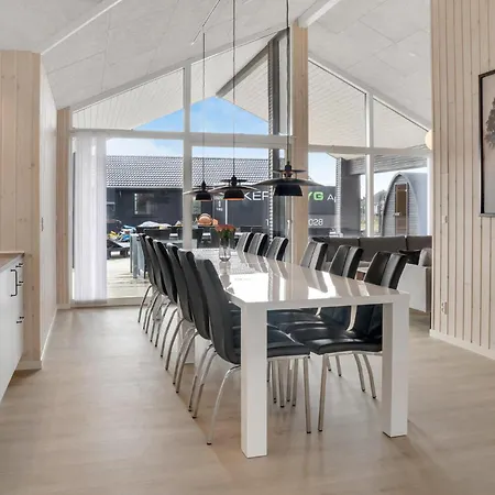 Lovely In Vaeggerlose With Kitchen