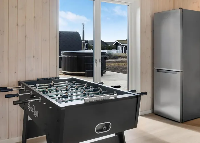 Semesterbostad Lovely In Vaeggerlose With Kitchen Bøtø By